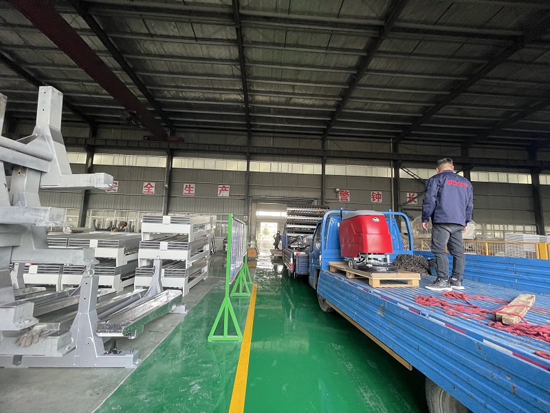 揚(yáng)州市某糧食機(jī)械有限公司選擇了DX2洗地機(jī)解決地面清潔問(wèn)題 揚(yáng)州市某糧食機(jī)械有限公司選擇了DX2洗地機(jī)解決地面清潔問(wèn)題