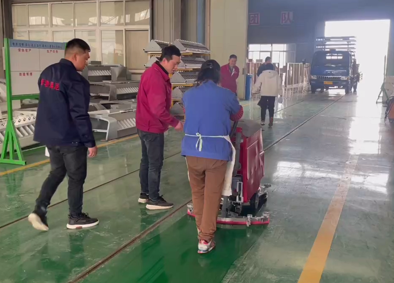 揚(yáng)州市某糧食機(jī)械有限公司選擇了DX2洗地機(jī)解決地面清潔問(wèn)題 揚(yáng)州市某糧食機(jī)械有限公司選擇了DX2洗地機(jī)解決地面清潔問(wèn)題